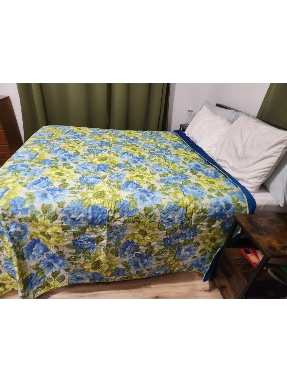 Vintage 1960s–70s Quilted Floral Bedspread Blanket 78